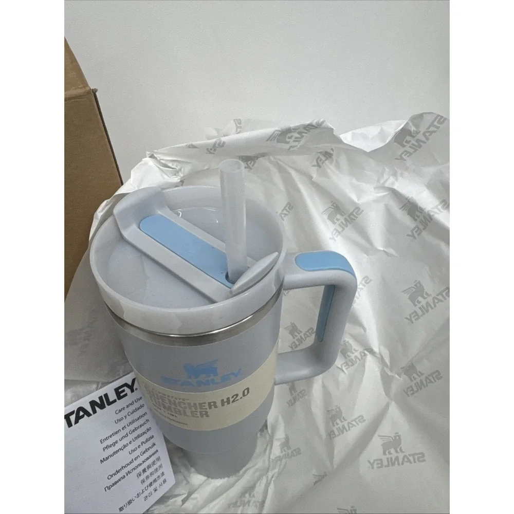 Stanley 40 oz The Quencher H2.0 Flowstate Tumbler Lite Gray W/blue Accent New - Picture 3 of 5